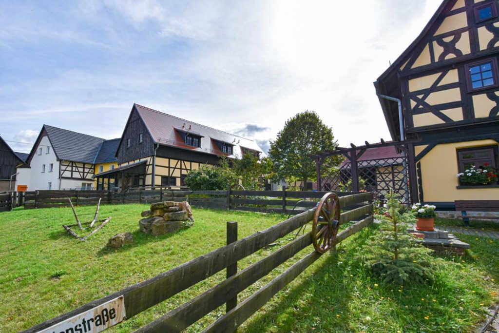 Lavendelhof Die Idyllische Landpension Crimmitschau Exterior photo